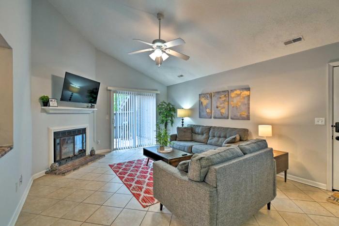 Pet-Friendly Fayetteville Escape with Grill!