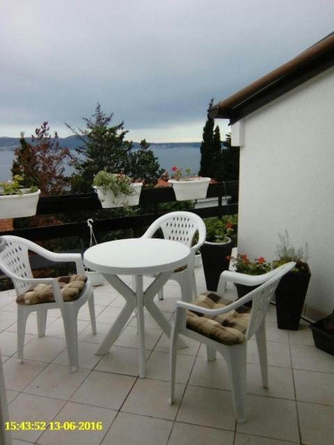 Apartment in Novi Vinodolski with sea view, terrace, air conditioning, Wi-Fi (3667-4)