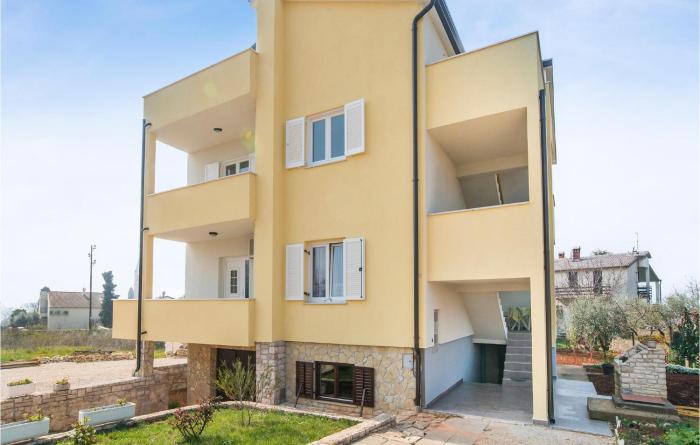 Gorgeous Apartment In Lovrecica With Kitchen