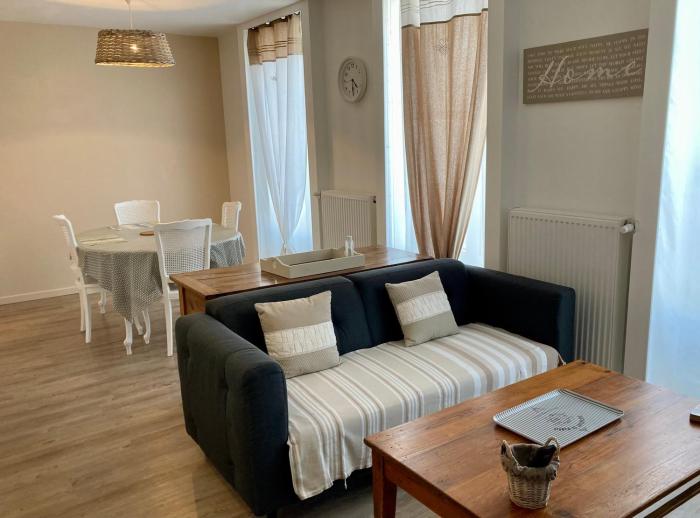 La maison Virginie appartements de 1 à 5 pers cosy central parking gratuit linge fibre proximité port lac canal piscine