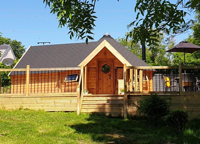 The Hive - Unique log cabin with wood burning stove