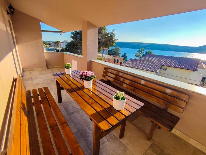 Apartments Amfora - cozy and modern apartments for up to 15 people, 100m from the sea and beach