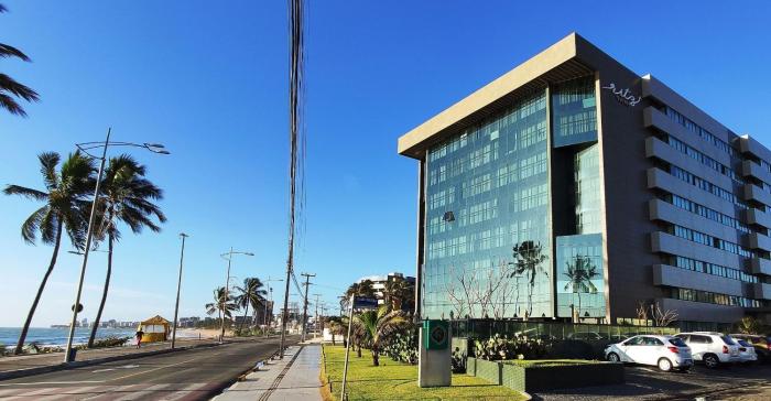 Apê na orla com vista pro mar e limpeza diária