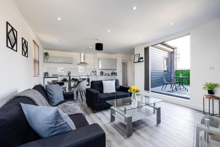 Top Floor Apartment with Private Balcony in Stockport Centre by HASS HAUS