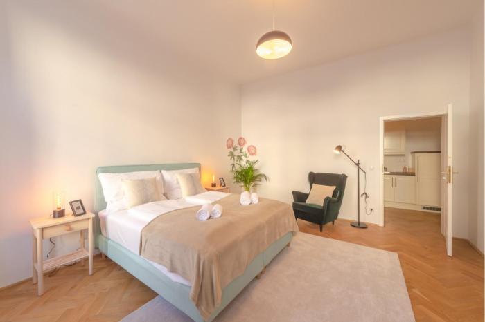 Family Deluxe minutes walk to Schonbrunn Palace