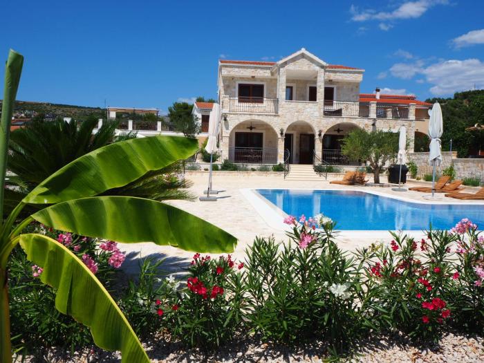 Villa Ludilo mit 4 Apartments in Poljica - Marina bei Trogir Split