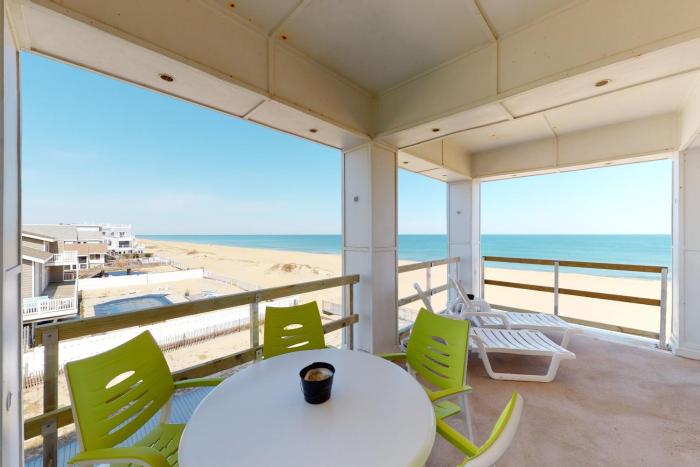 The Sanctuary - Seaside Grandeur A208