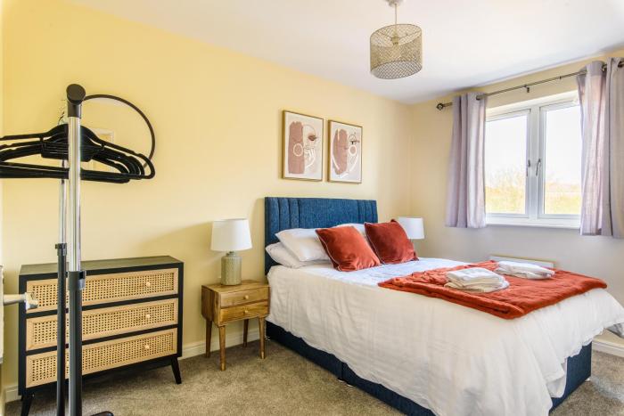 Charming & Spacious 3BR With Private Parking Near Ipswich