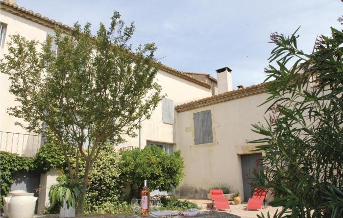 2 Bedroom Beautiful Home In Bellegarde