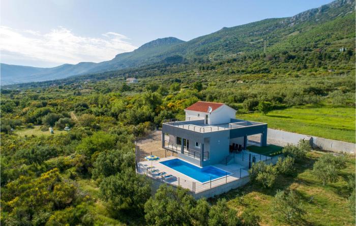 Nice Home In Kastel Kambelovac