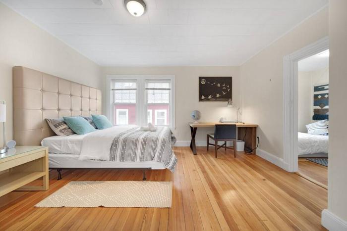 5BR 2BH Bright & Spacious Apt in Brighton