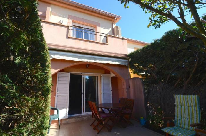 Casa unifamiliar con patio y piscina en LEstartit- Costa Brava