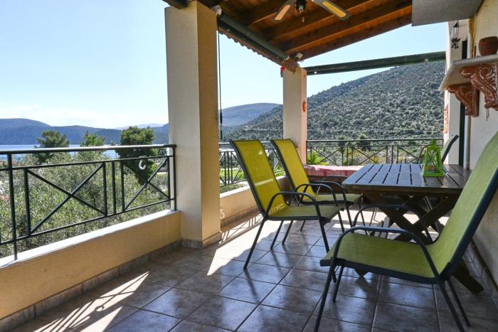 Pavlos cottage with beach view