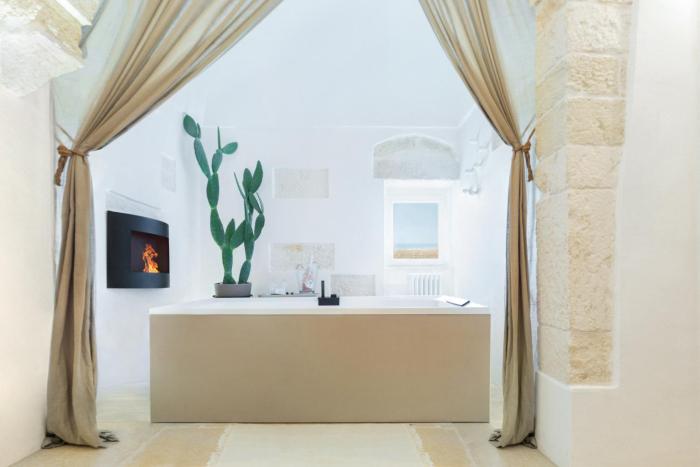 BELLE HOME OSTUNI vasca vista mare