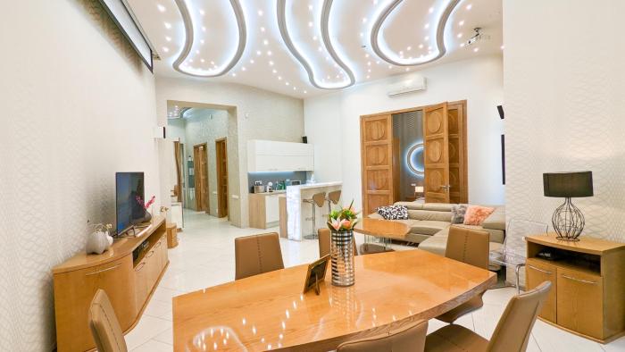 Prime Downtown Budapest Luxury Condo, Private Spa, Home Cinema, Patio