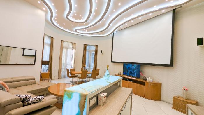 Prime Downtown Budapest Luxury Condo, Private Spa, Home Cinema, Patio