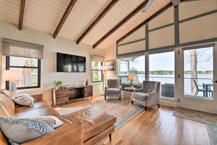 Dreamy Lake Norman Cottage w Panoramic Lake Views