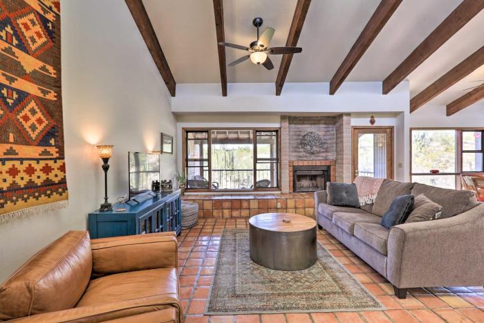 Beautiful Saguaro Vista with Mountain Views!