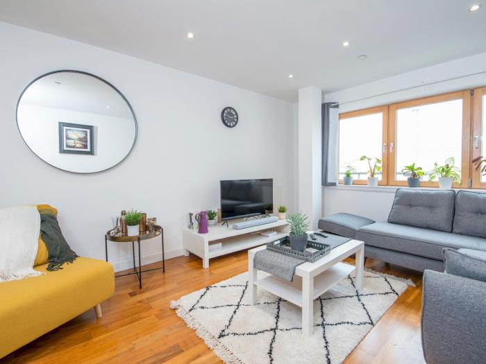 Pass the Keys Spacious 1 Bedroom Apartment in Heart of the City