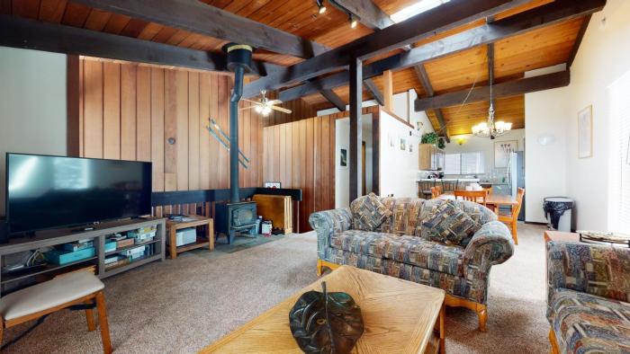 Mammoth Estates Condo - Near Village at Mammoth & Pet Friendly