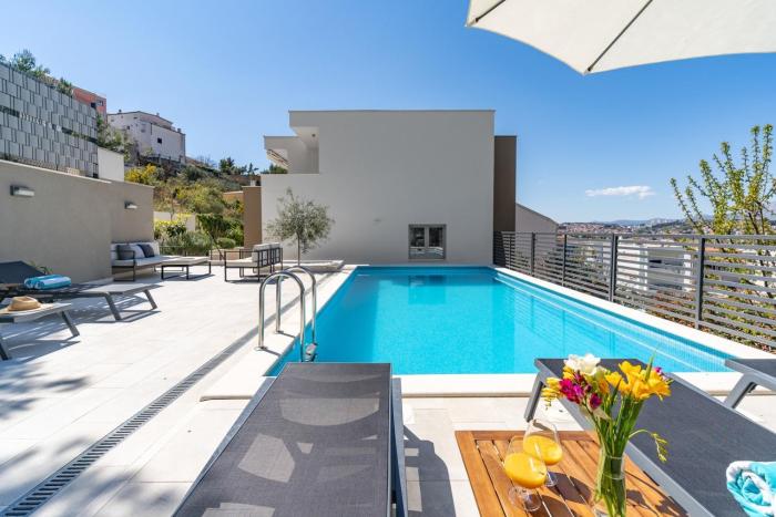 Villa Nina with private 32 sqm heated pool, 5 bedrooms, fun zone, 850m from the beach