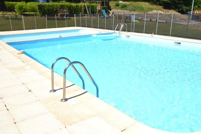 Camping Les Roussilles - Nature, Pool, Restaurant