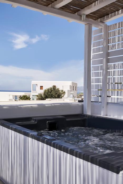 Periscope Suite Private Jacuzzi by Monocle