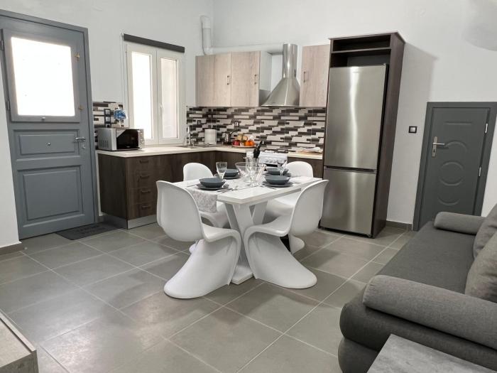 Thanias House ,4 minutes from the center of Hermoulis