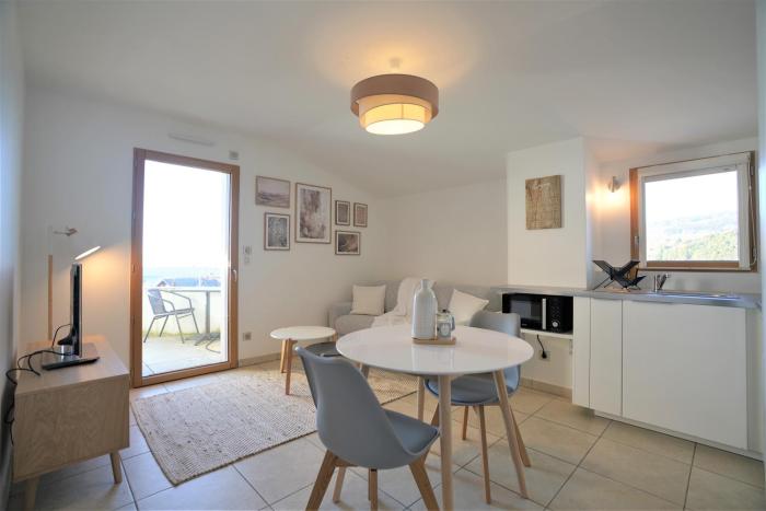 Studio vue montagne centre village parking privé