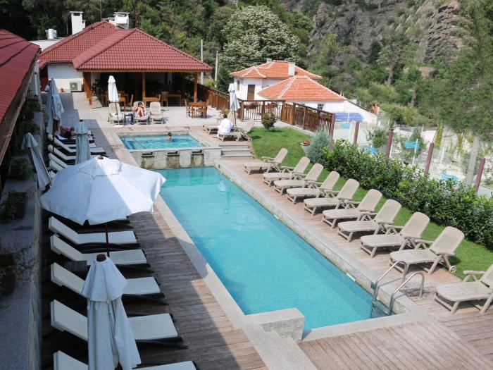 Хотел Аква Варвара - Минерални басейни и релакс