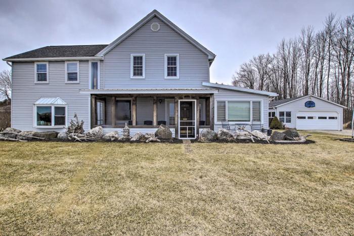 Spacious Sheboygan Home w Grill & Fire Pit!