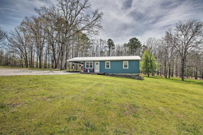 Cozy Hideaway Near Lake Ouachita and Hot Springs!