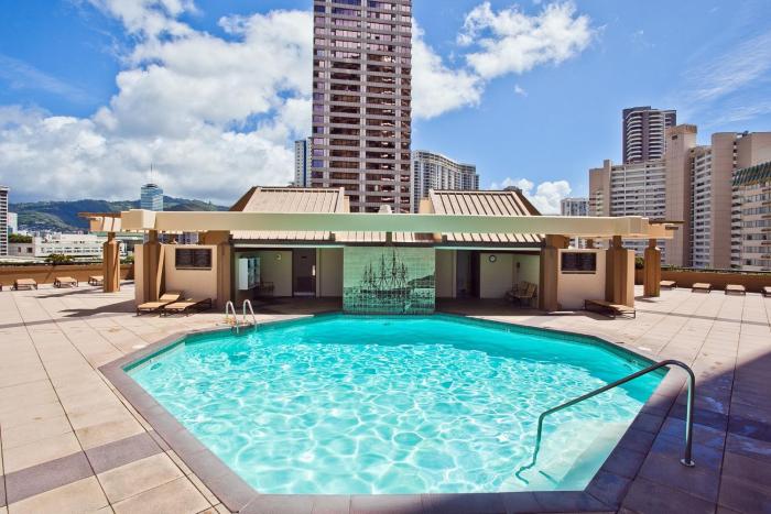 One Bedroom Condos with Lanai near Ala Wai Harbor - Perfect for 2 Guests