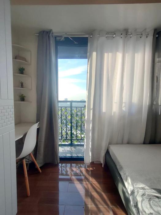 Fully Furnished 1 Bedroom at SMDC Air Residence with Balcony City View