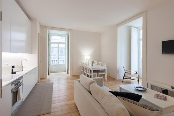 FLH Augustas Arch Bright Flat