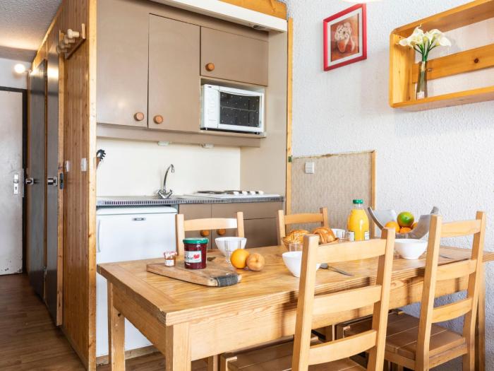 Apartment Lauzières 616 by Interhome