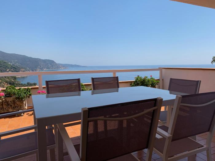⭑ Terrace + Sea views + Private Beach. What else? ⭑