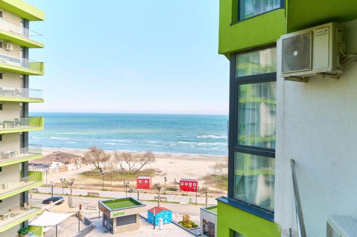 Redmarine Apartment- Spa n Pool resort- parking