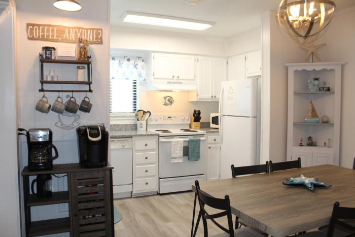 Gorgeous 2 Bedroom Condo