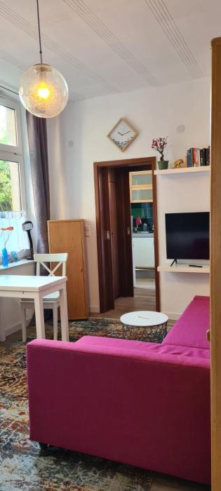 Büdchen am Rathaus-Parkplatz-Bett und Schlafcouch-EG-NETFLIX-