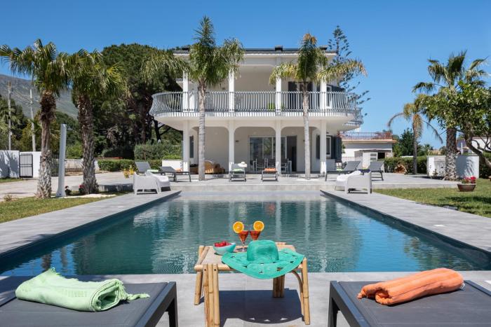 Villa vicina al mare con Piscina privata Scopello