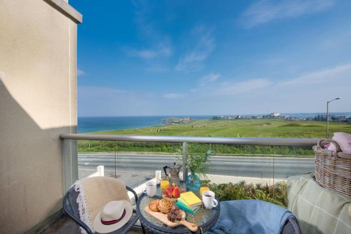 5 The Vista, Newquay - Short Walk to Beach - Free Parking and Wi-Fi - Stunning Views