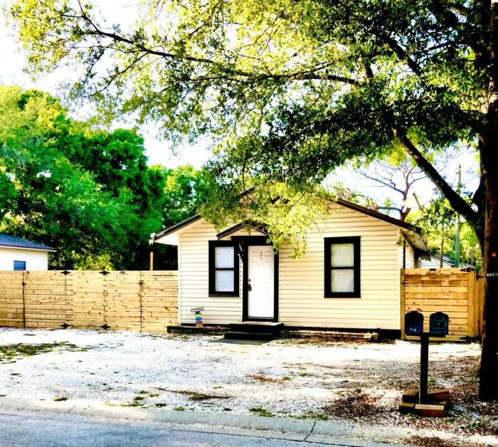 Two Fully Equipped Apartments and a Studio 5 miles from the beach