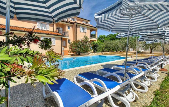 Stunning apartment in Basanija with 2 Bedrooms WiFi and Outdoor swimming pool