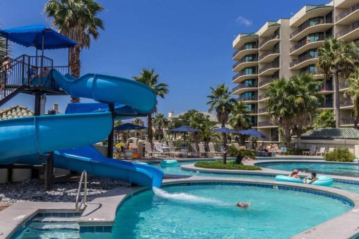 Lighthouse on the Bay 2206- Elegant condo-Lazy River and Bay Views