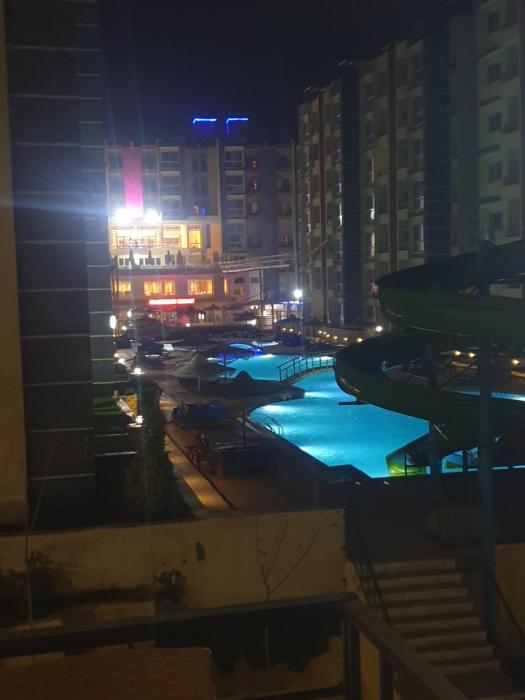 شاليه للعائلات غرفة وريسيبشن بمنتجع ريتال فيو الساحل الشمالى