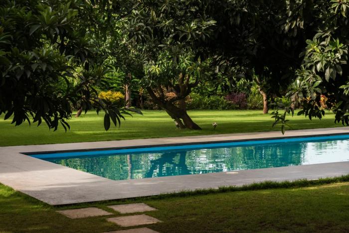 SaffronStays Casa Manga, Karjat - pet-friendly pool villa near NDs Film World and Saltt