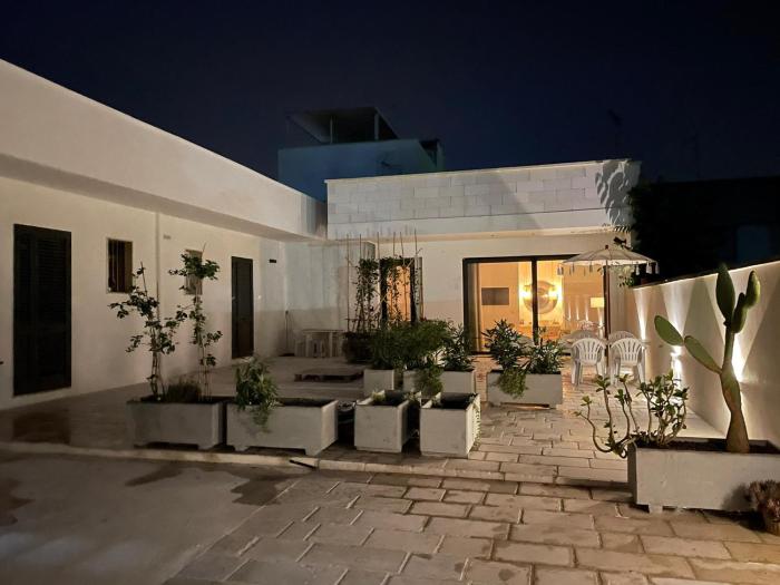 "SUPER" a Torre Lapillo a 30 dal centro a 80 mt dalla spiaggia Casa Dario, disponibile NAVETTA per laereoporto GRATUITA