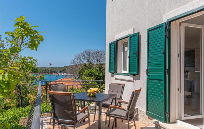 2 Bedroom Beautiful Home In Rogoznica