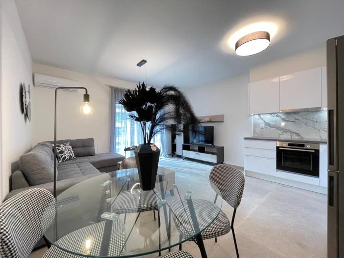 Athenean Modern Escape near Marina Flisvos